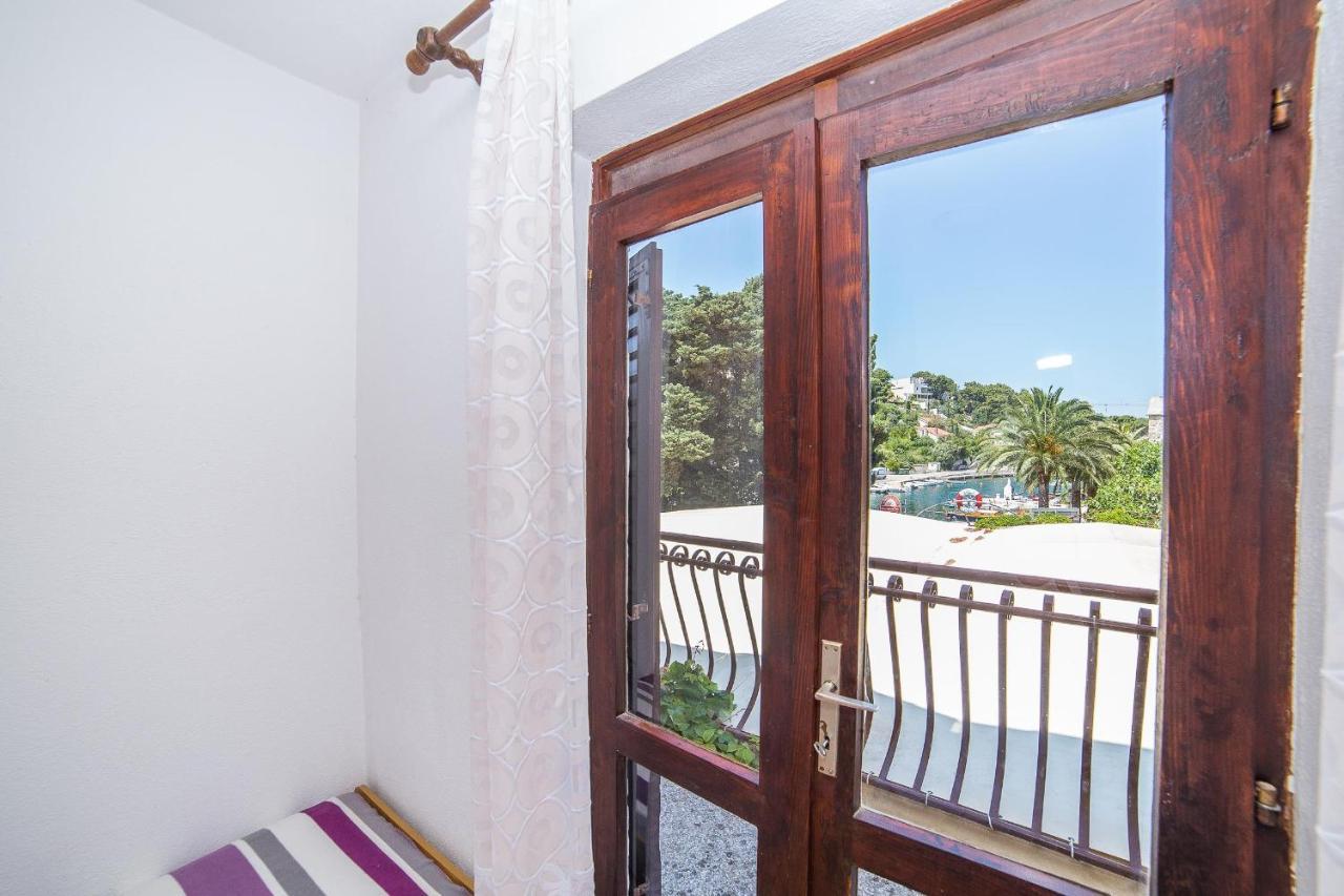 Apartments And Rooms Drpic Splitska Exterior foto