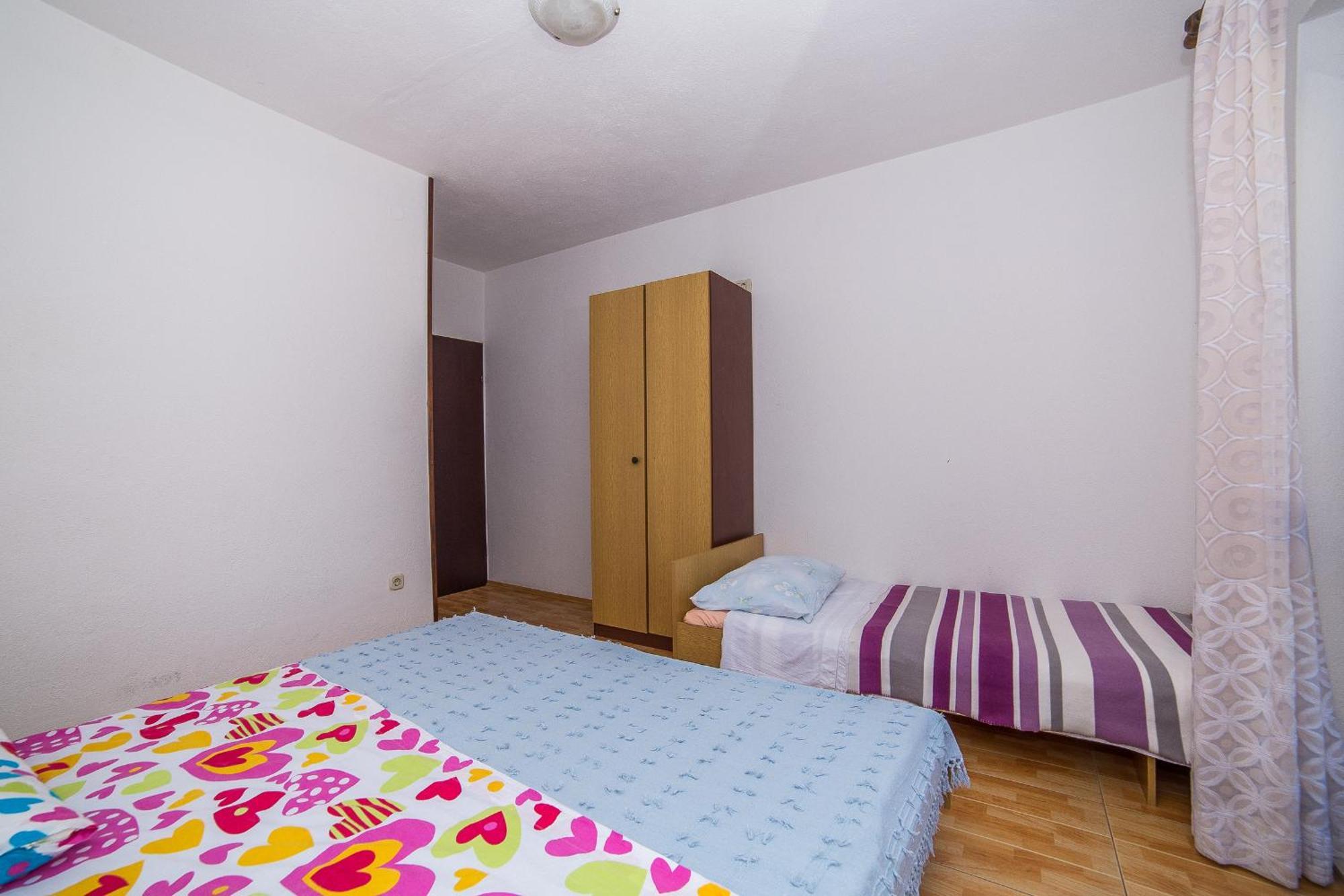 Apartments And Rooms Drpic Splitska Exterior foto